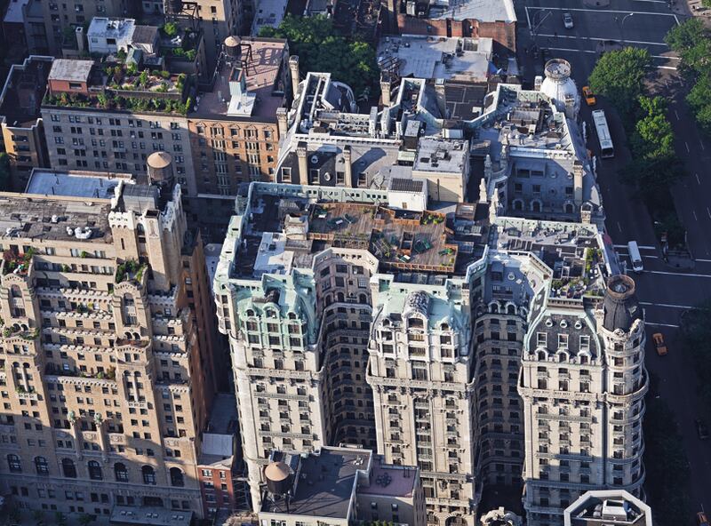 galleries/2012/04/22/earth-day-2012-new-york-rooftop-photos-by-alex-maclean/the-ansonia-rooftop-graden_nxrrus