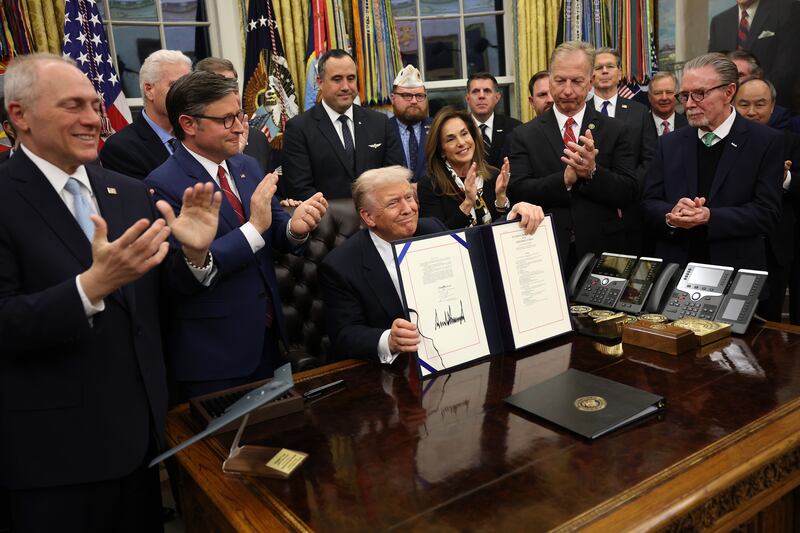 Trump signs to end government shutdown.