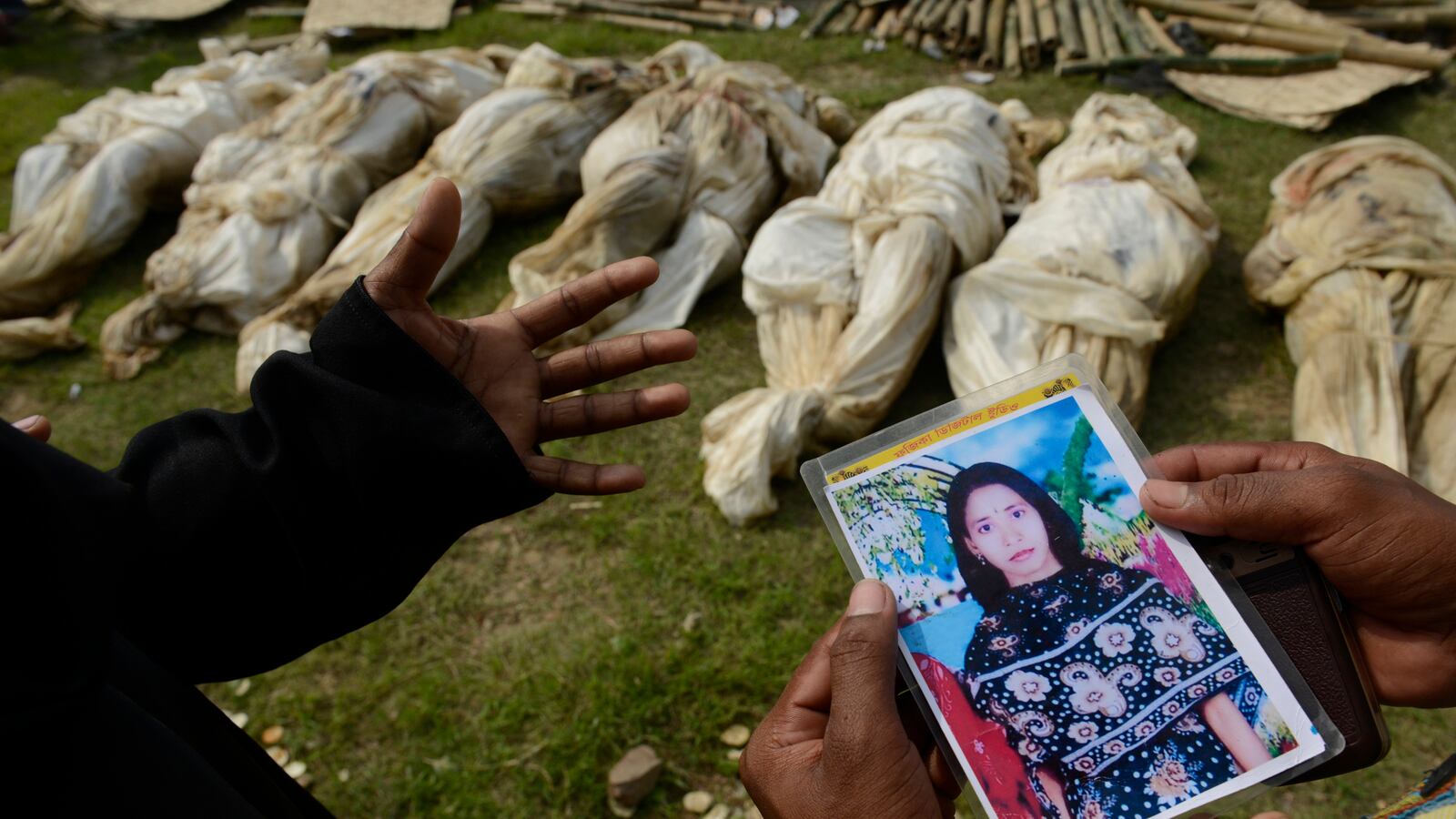 cheats/2013/05/02/bangladesh-mayor-suspended/130502-bangladesh-mayor-building-cheat_ffbccc