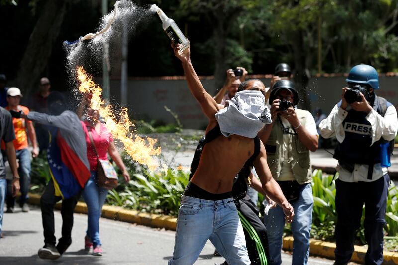 galleries/2016/06/10/venezuela-riots-over-economy-government-lack-of-food-photos/160610-venezuela-01_jgjzzy