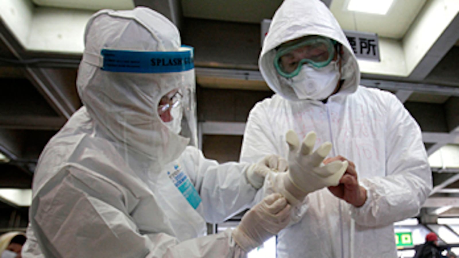 cheats/2011/03/16/japanrsquos-nuclear-workers-return-to-plant/radiation-workers_czii9o