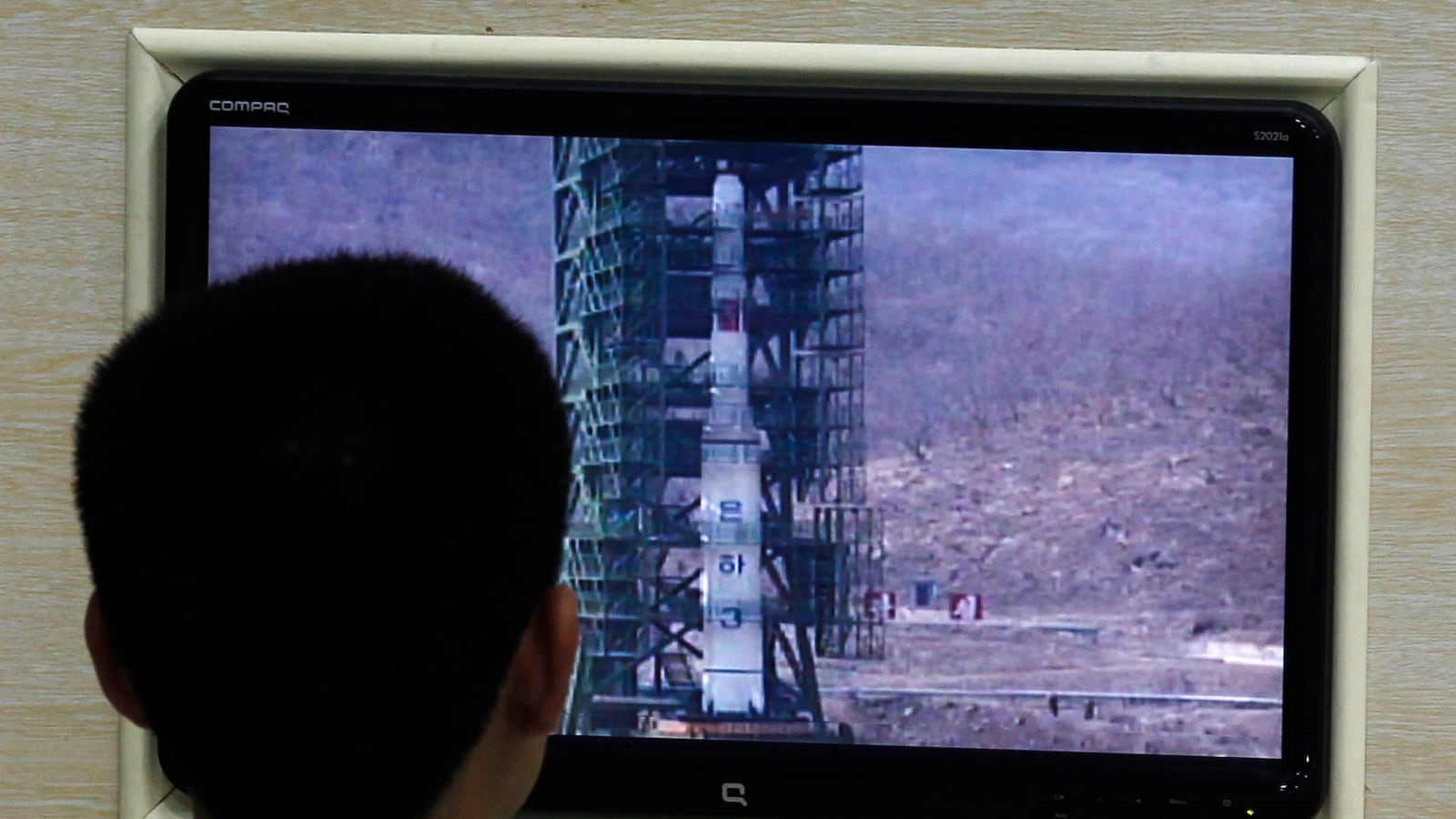cheats/2012/04/11/north-korea-begins-fueling-rocket/north-korea-rocket-fuel-cheat_ofjnee
