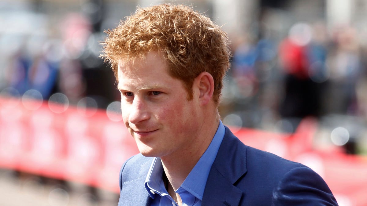 cheats/2012/08/23/palace-files-complaint-over-harry-pics/naked-prince-harry-sykes_alutcg