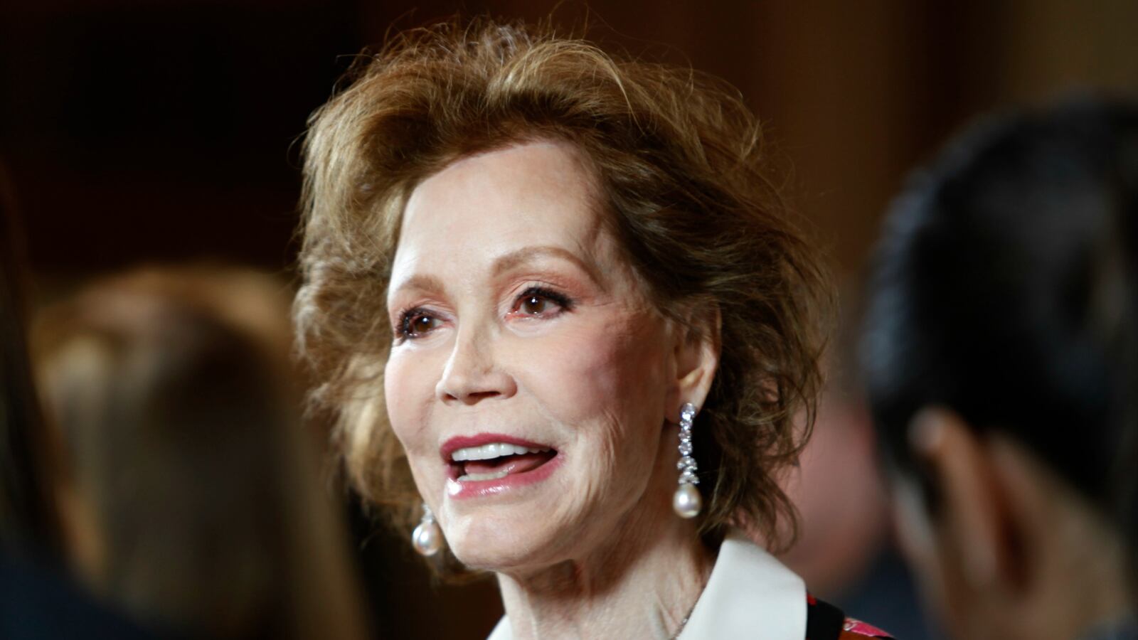 cheats/2017/01/25/mary-tyler-moore-dead-at-80/170125-mary-tyler-moore-cheat_jidxh2