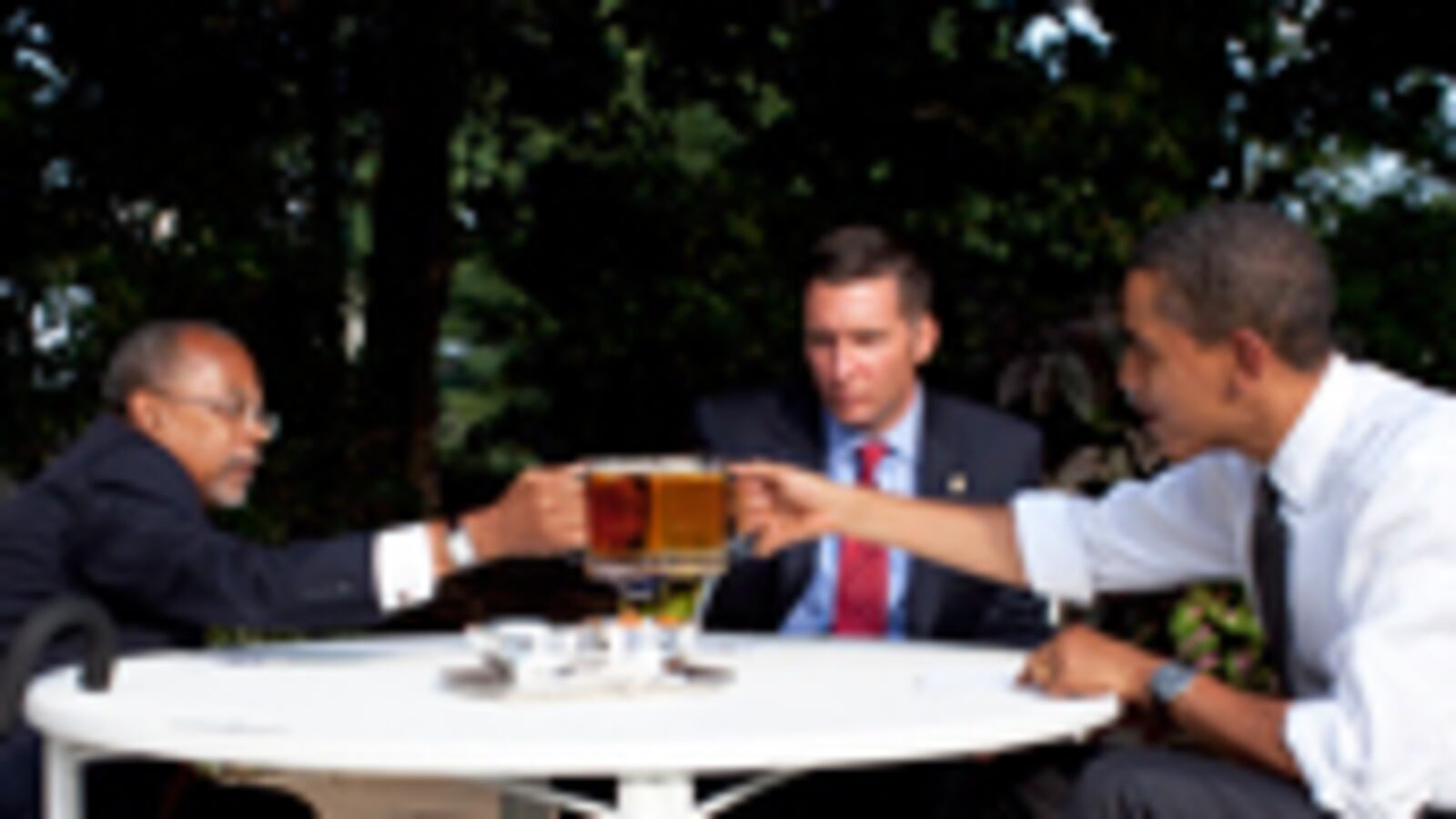 articles/2009/08/03/a-last-word-on-the-beer-summit/mckinnon-beer_41205_dwc2ma