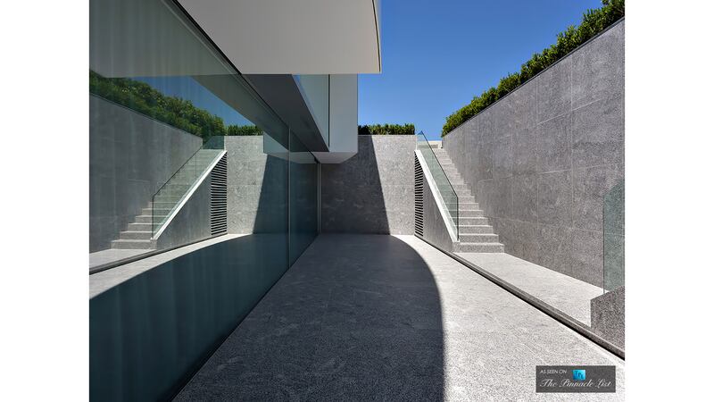 171230-mcnearney-omg-i-want-this-house-casa-bilant-10_nv7gsz