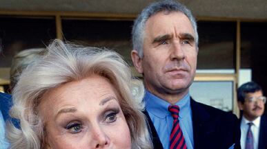 cheats/2010/11/14/zsa-zsa-gabor-released-from-hospital/zsa-zsa-gabor-2_nl5vvx