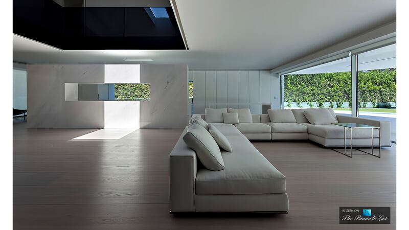 171230-mcnearney-omg-i-want-this-house-casa-bilant-13_hhed34