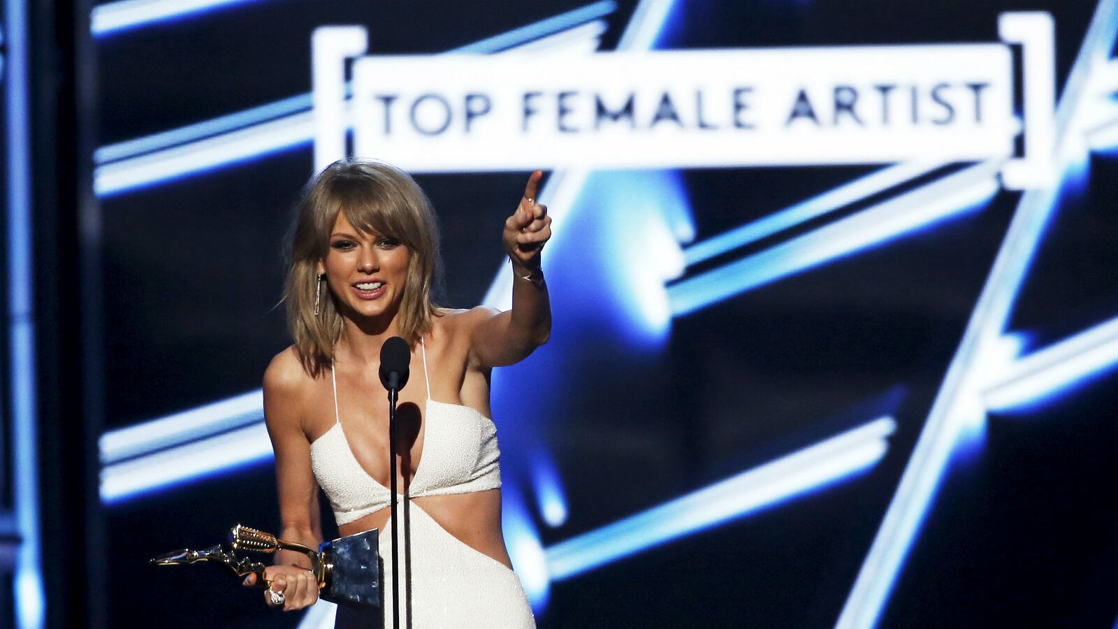 cheats/2015/05/18/taylor-swift-misogyny-is-ingrained/150518-taylor-swift-feminism-cheat_paqhm1