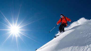 articles/2011/01/15/travel-to-vail-colorado-skiers-paradise/hunt-vail_153096_unk2wj