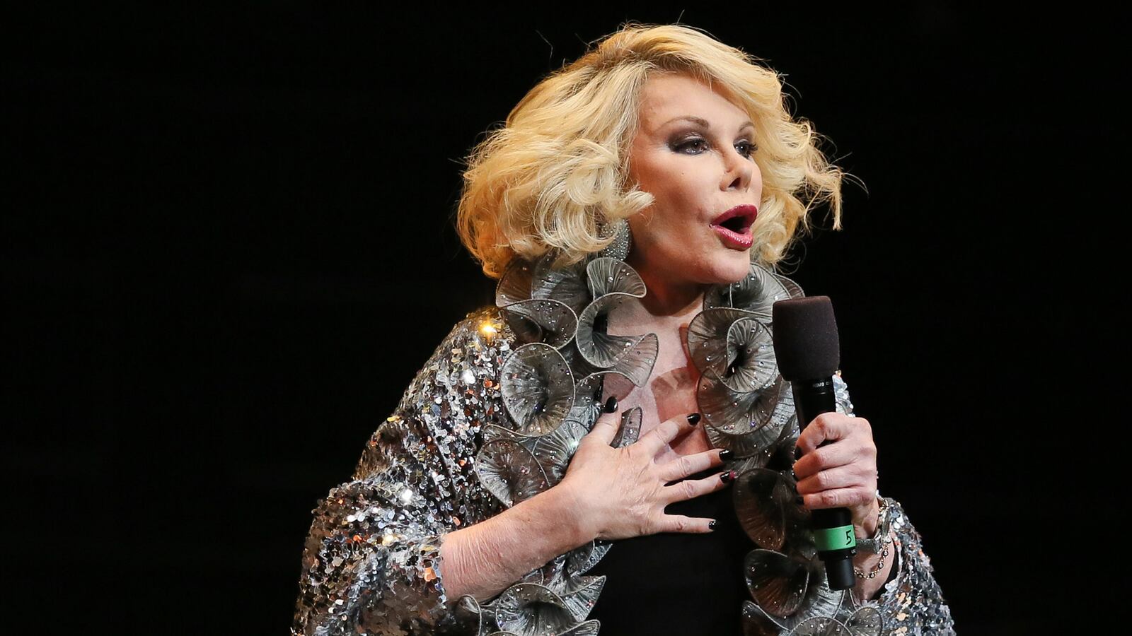 articles/2014/07/03/joan-rivers-i-had-the-gun-on-my-lap/140702-teeman-rivers-tease_qfyrq4