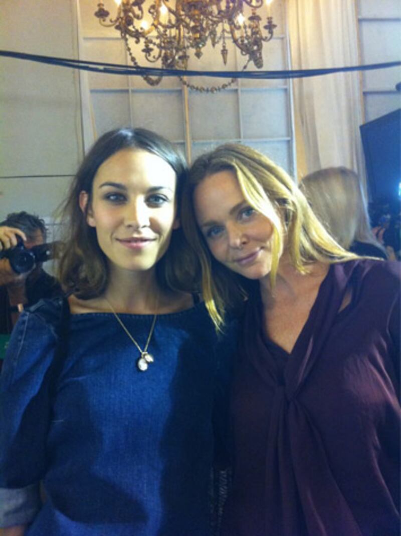 galleries/2011/10/09/sofia-vergara-ann-curry-elizabeth-hurley-more-celebrity-twitter-photos/stella-mccartney-alexa-chung-best-celebrity-twitter-photos_r7huui