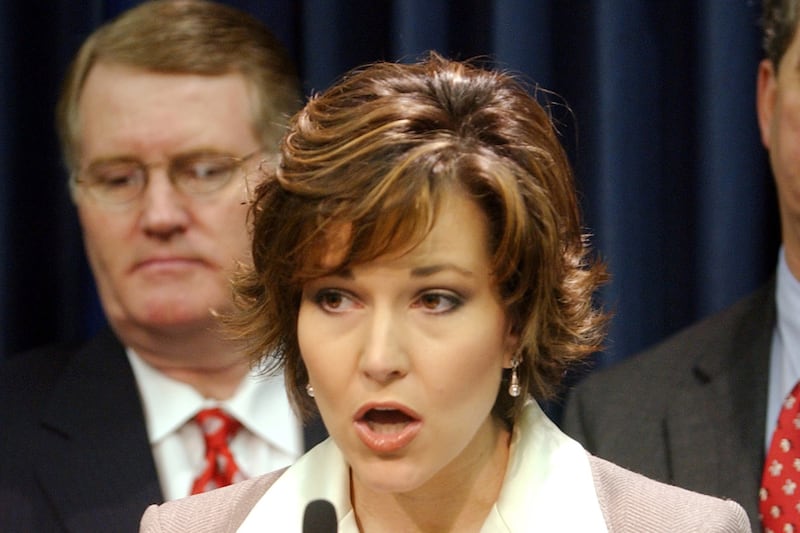 articles/2013/05/26/ashley-judd-out-a-former-miss-america-may-challenge-mitch-mcconnell/130525-kentucky-henry-tease_lxvuvj