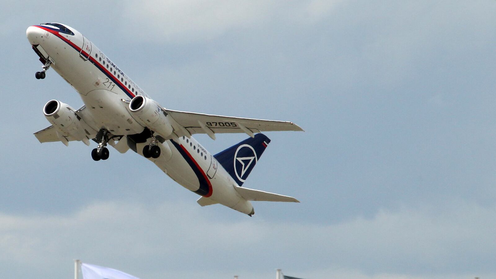 cheats/2012/05/09/russian-jet-disappears/jet-russia-dissappear-cheat_f0mx9p