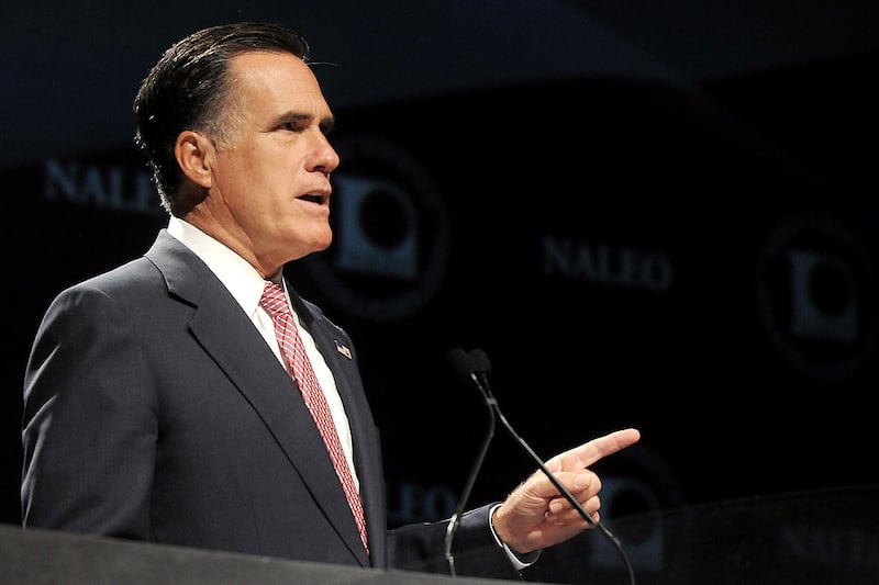 articles/2012/07/06/romney-undercuts-his-own-critique-of-obama-in-2006-video/romney-finger-point-cheat_a1i5l7