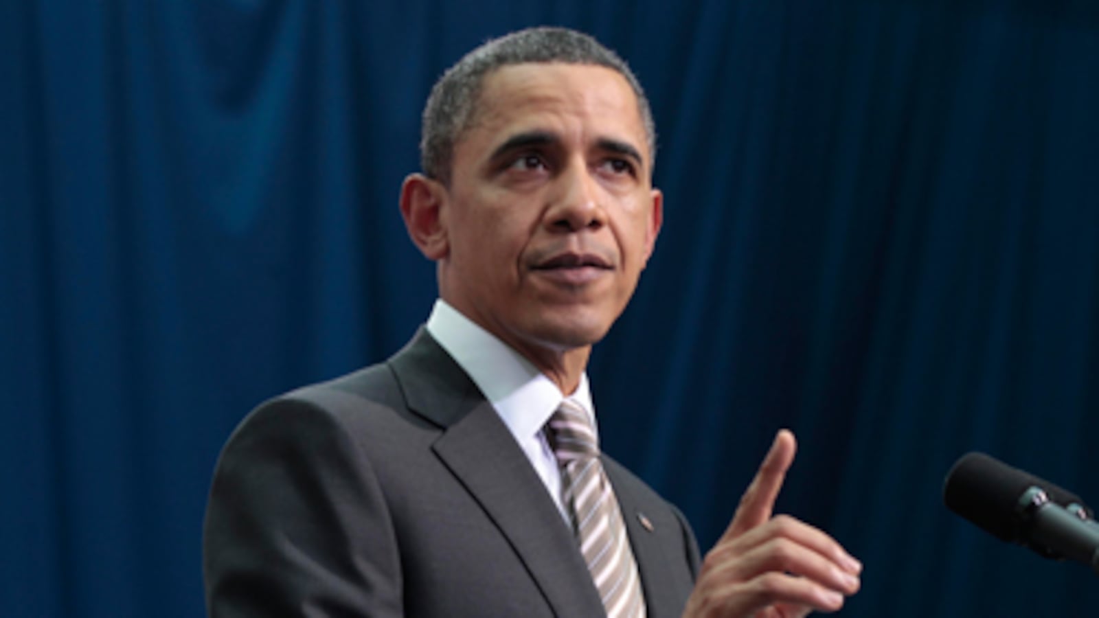 articles/2011/03/28/libya-war-gaddafi-listen-to-obama/stone-obama-gaddafi_169798_gypng8