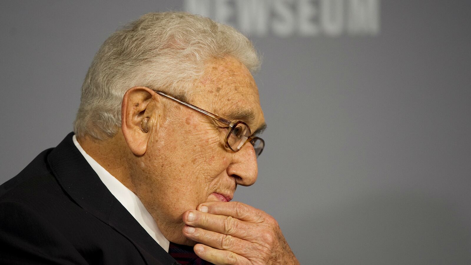 cheats/2014/12/31/obama-tapped-kissinger-in-putin-outreach/141231-kissinger-cheat_vsowcm