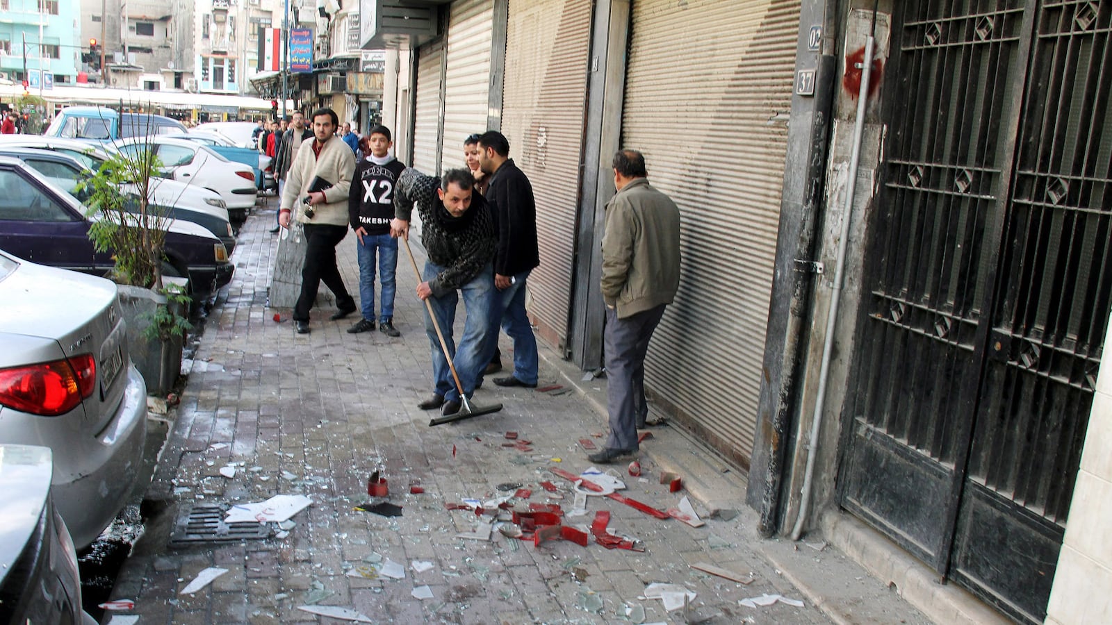 articles/2012/12/14/under-siege-damascus-gets-desperate-for-food-and-fuel/mikel-demascus-siege-tease_pcqhd0