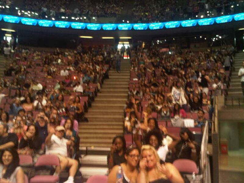 galleries/2010/08/04/celebrity-twitpics/twitpi84---seacrest-1_sr2wbj