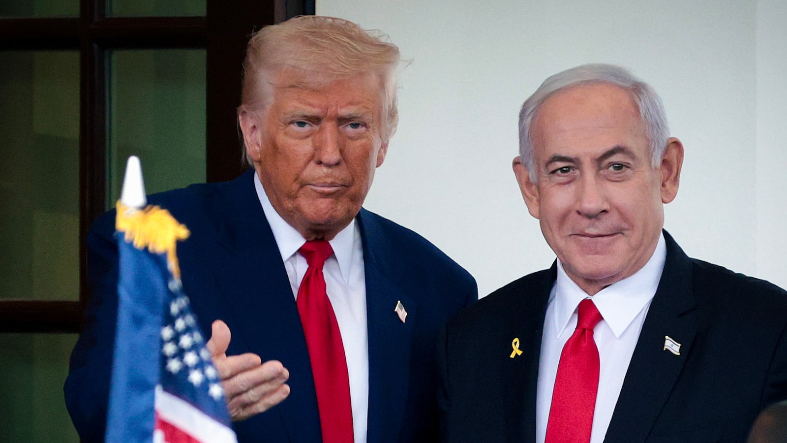 WASHINGTON, DC - APRIL 07: U.S. President Donald Trump greets Israeli Prime Minister Benjamin Netanyahu as he arrives at the White House on April 07, 2025 in Washington, DC. President Trump is meeting with Netanyahu to discuss ongoing efforts to release Israeli hostages from Gaza and newly imposed U.S. tariffs. (Photo by Alex Wong/Getty Images)
