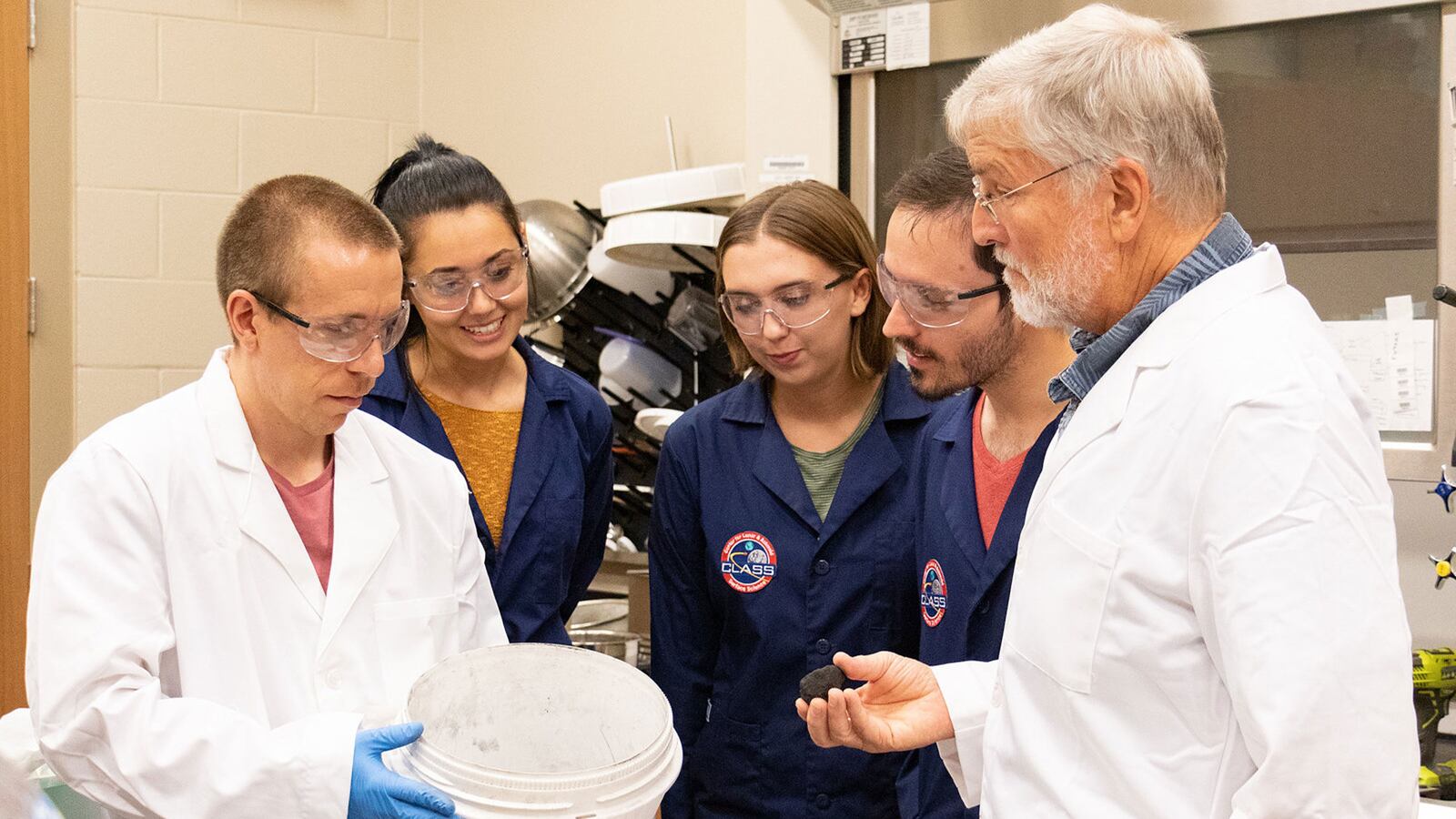 220415-mars-dirt-hero_idbwgu