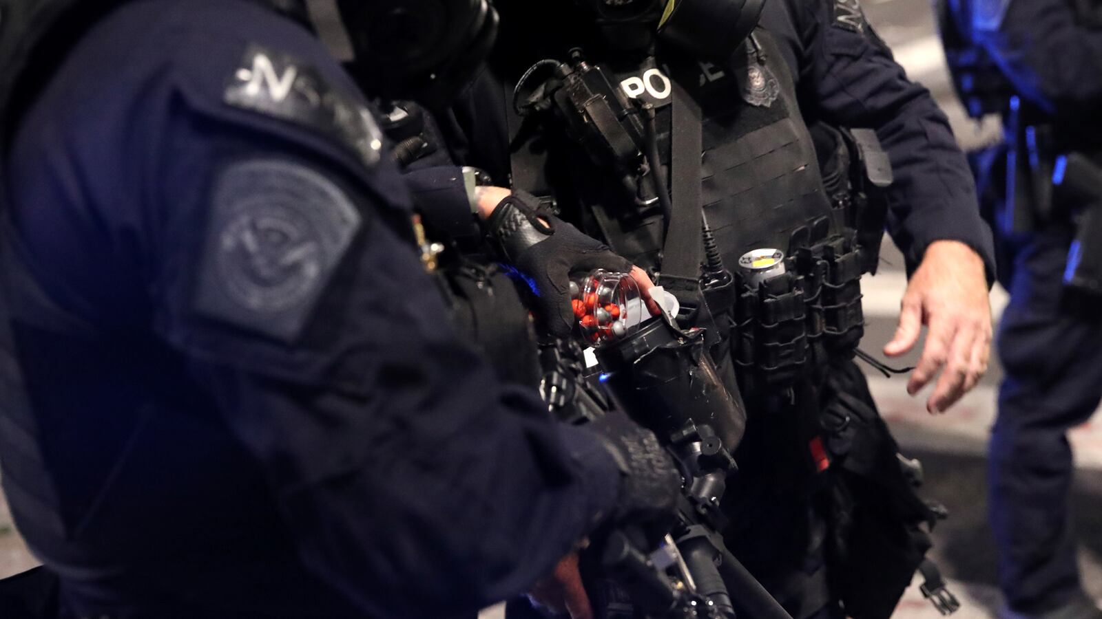 2020-07-28T084818Z_1810465438_RC282I9DYFFV_RTRMADP_3_GLOBAL-RACE-PROTESTS-PORTLAND_arkbzq