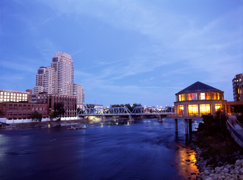 galleries/2010/10/23/smartest-cities/smartest-cities---grand-rapids_zbrviq