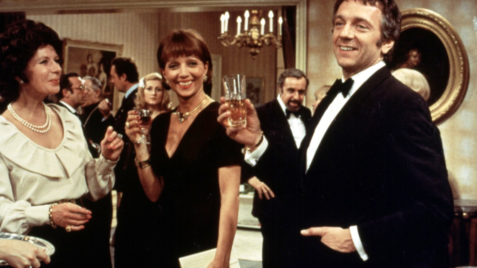 articles/2016/06/02/how-luis-bunuel-made-a-perfectly-surreal-martini/160601-rothbaum-drinks-movie-tease_f2ycqm