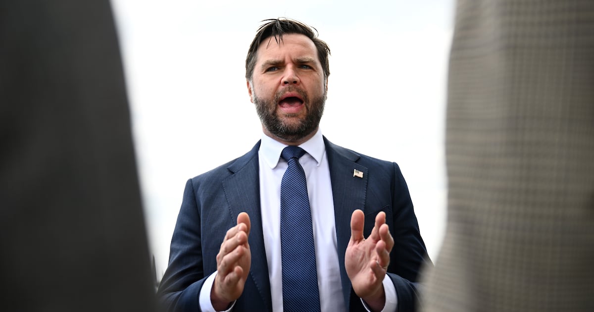 JD Vance Heckled by Protesters at Minneapolis Shooting Site