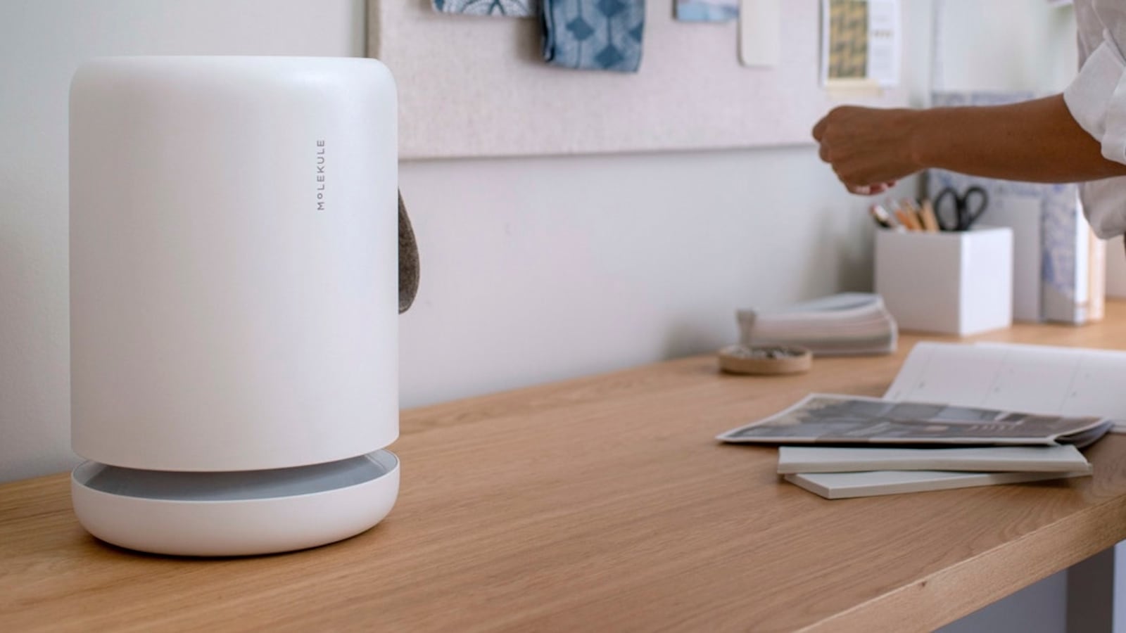 546e43541362082a4a737817a528269998d9c759_molekule-air-mini-office_b26xbw