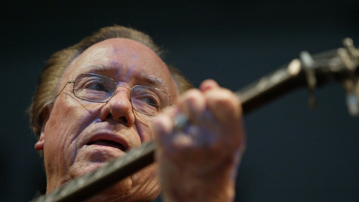 cheats/2012/03/29/banjo-legend-earl-scruggs-dies/banjo-player-earl-scruggs-obit-cheat_zhizbv