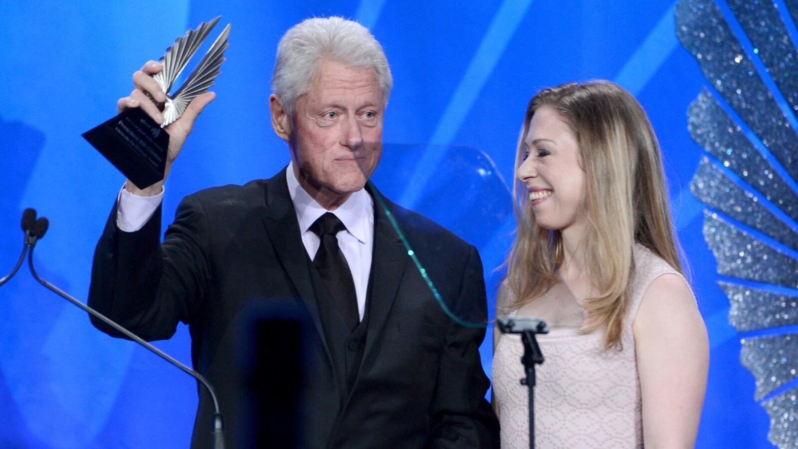 cheats/2013/04/21/bill-clinton-credits-chelsea/130421-bill-clinton-glaad-cheat_dshw0d