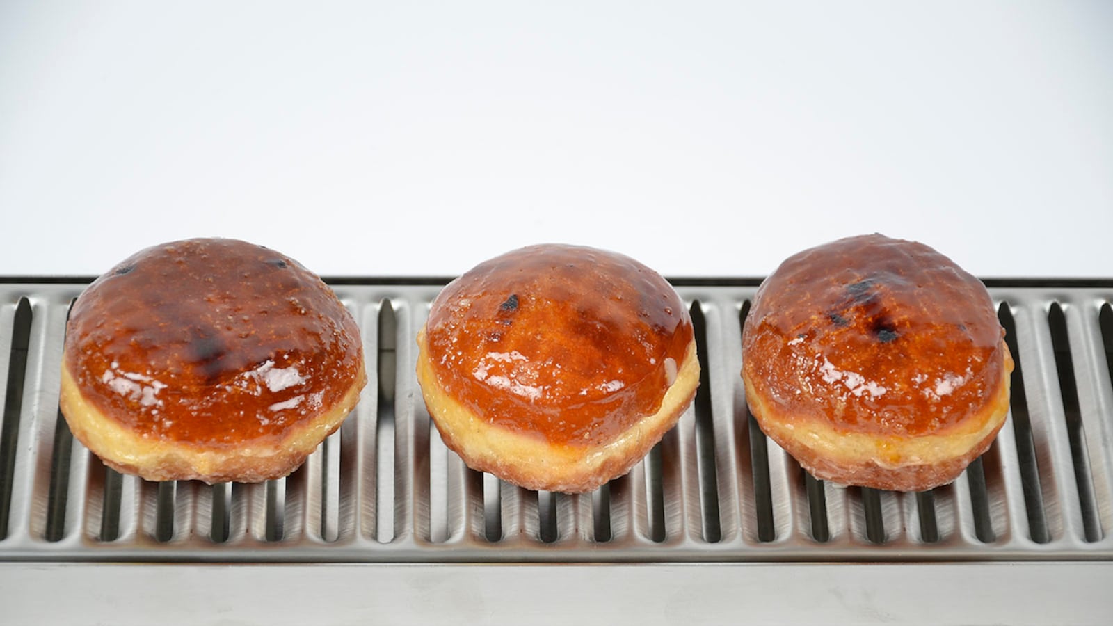 articles/2013/02/05/the-creme-brulee-doughnut/donut-daily-pic_odlpto