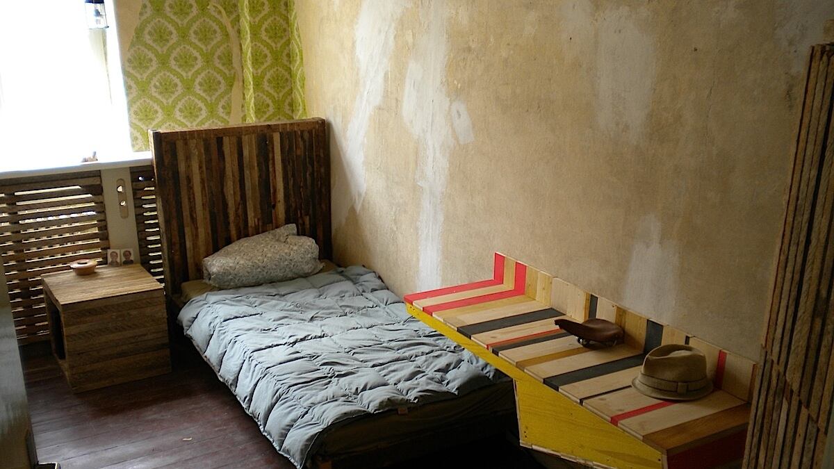 articles/2012/06/10/theaster-gates-at-documenta-is-the-daily-pic-by-blake-gopnik/gates-daily-pic_shsz0q