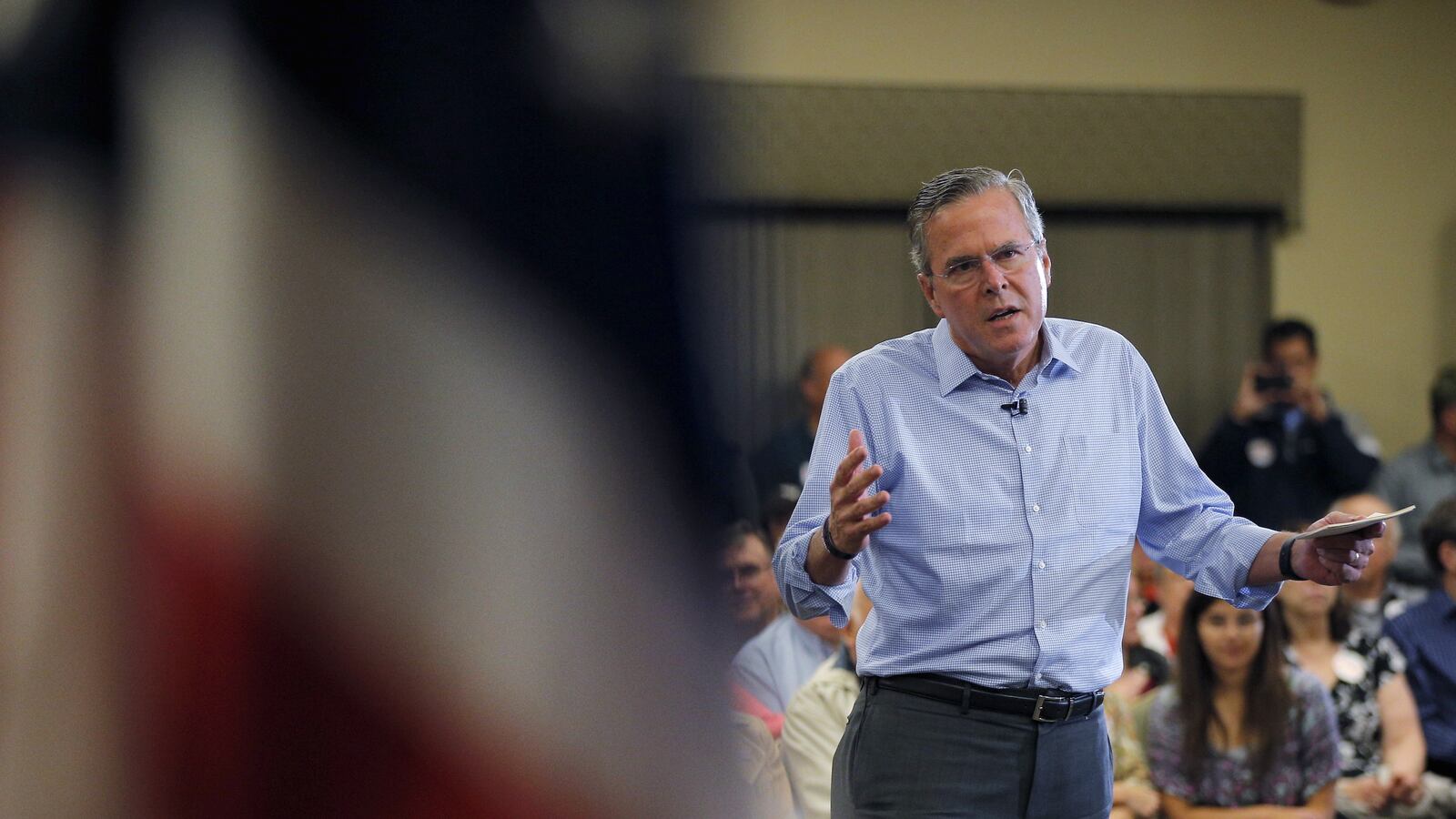 articles/2015/10/02/jeb-on-oregon-massacre-stuff-happens/151002-jeb-cheat_zrayzr