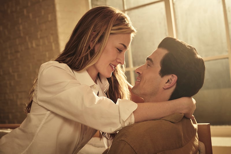 Sarah Pidgeon as Carolyn Bessette Kennedy and Paul Anthony Kelly as John F. Kennedy Jr.