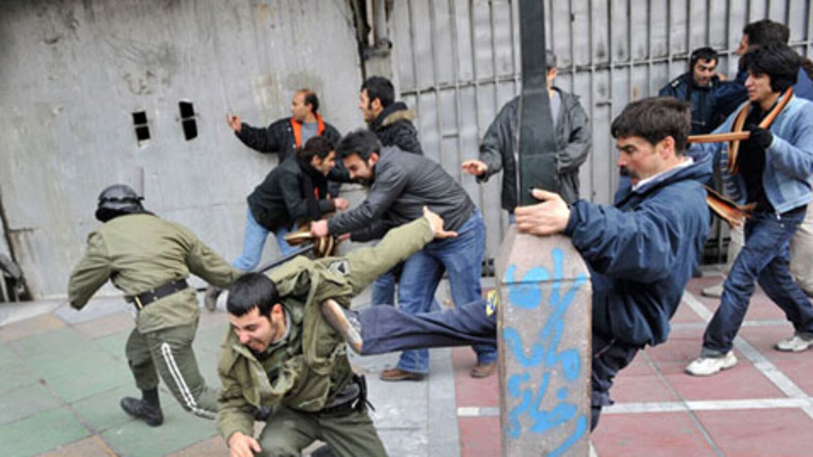 articles/2009/12/27/could-the-mullahs-fall-this-time/iran-protest-gallery-launch_uosbch