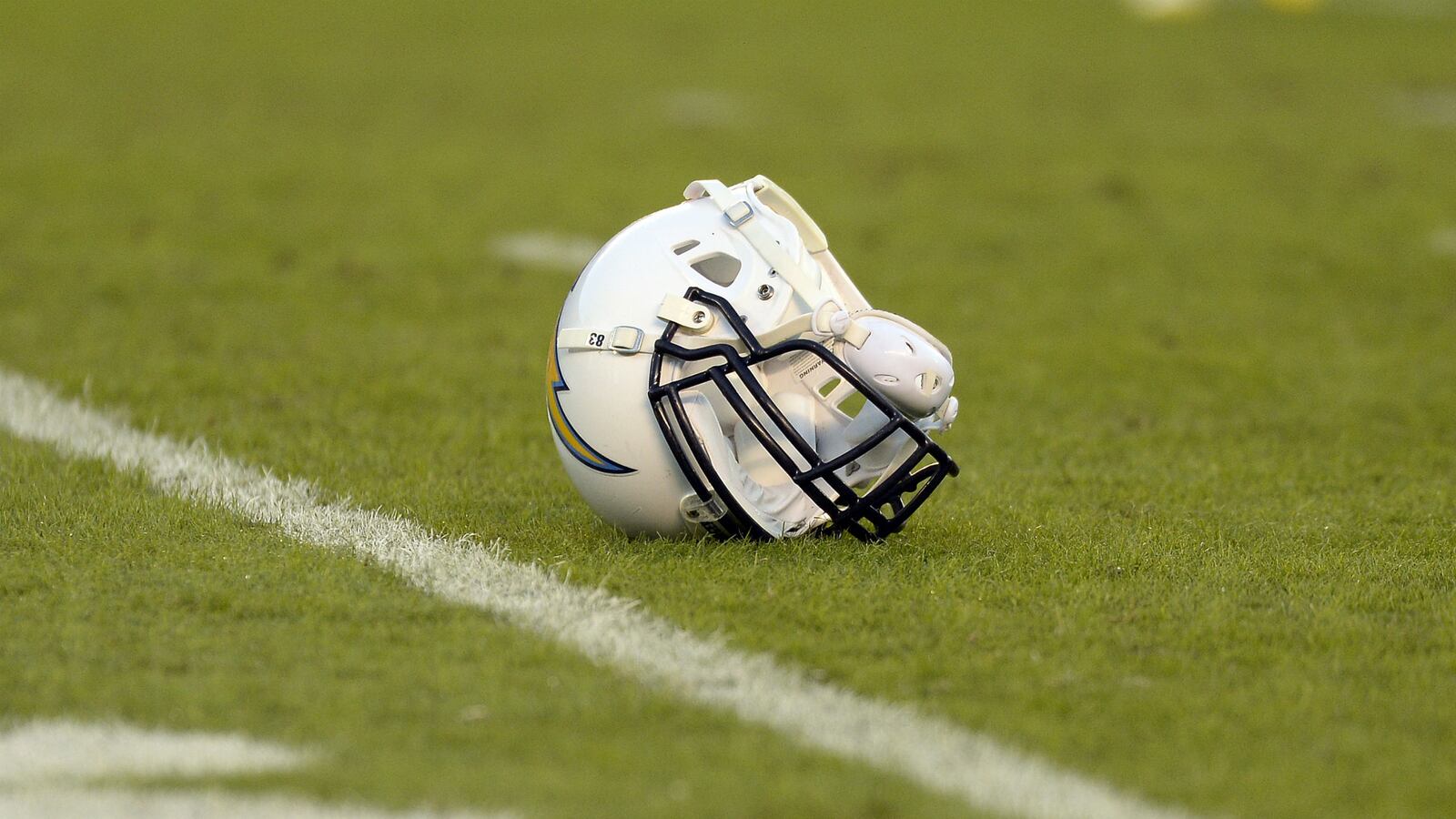 cheats/2014/10/02/high-school-football-player-dies/141002-football-helmet-cheat_w7w9gt