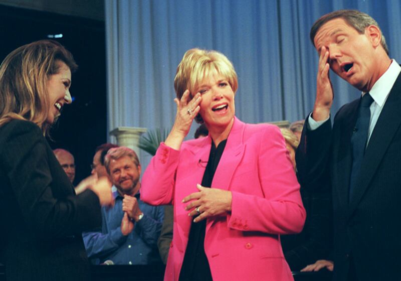 galleries/2009/11/22/the-hazards-for-stars-who-walk-away/show-stoppers---joan-lunden_wqtl0i