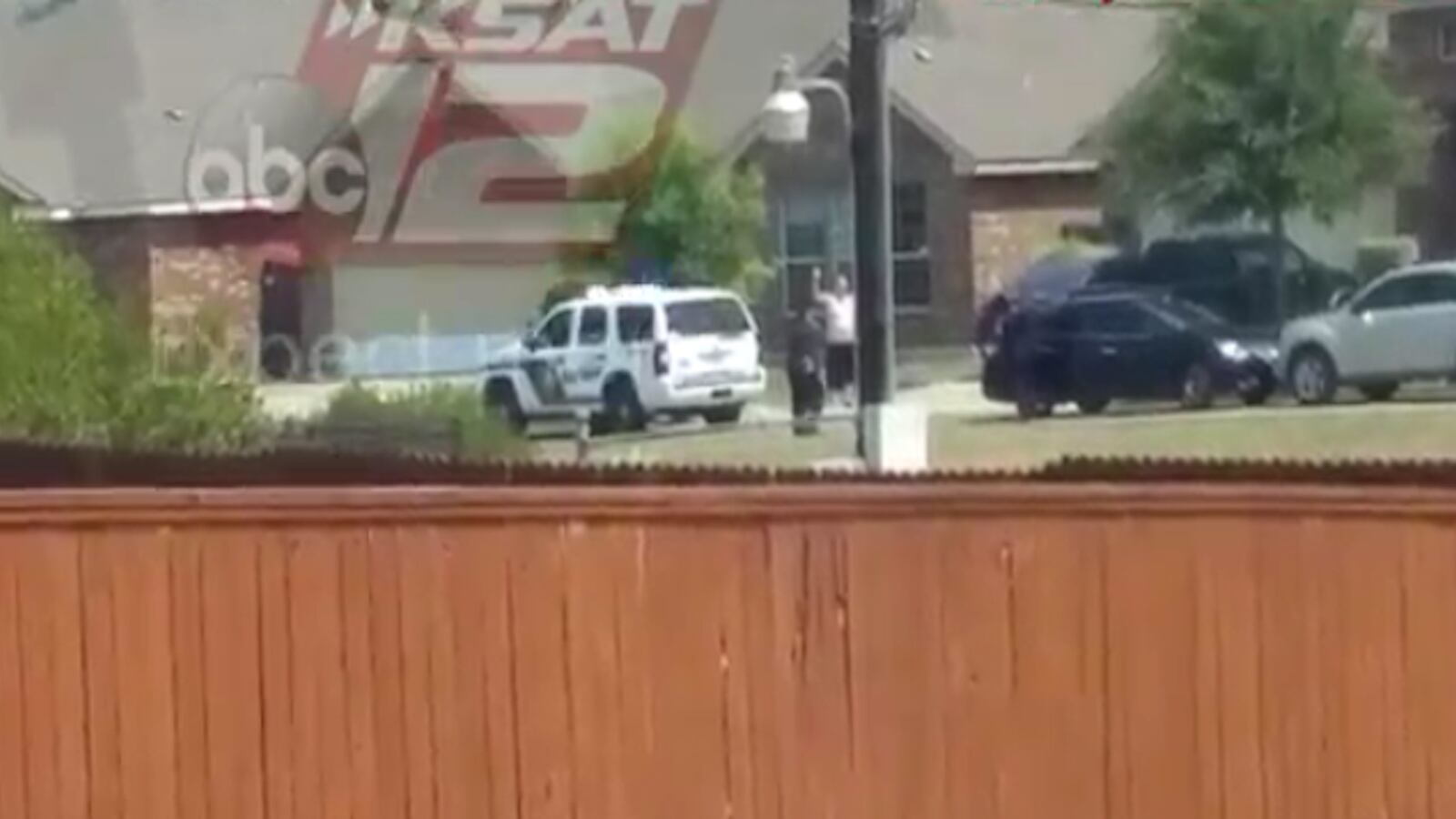 cheats/2015/09/01/video-tx-cops-shoot-man-with-hands-up/150901-texas-shooting-cheat_x2kior