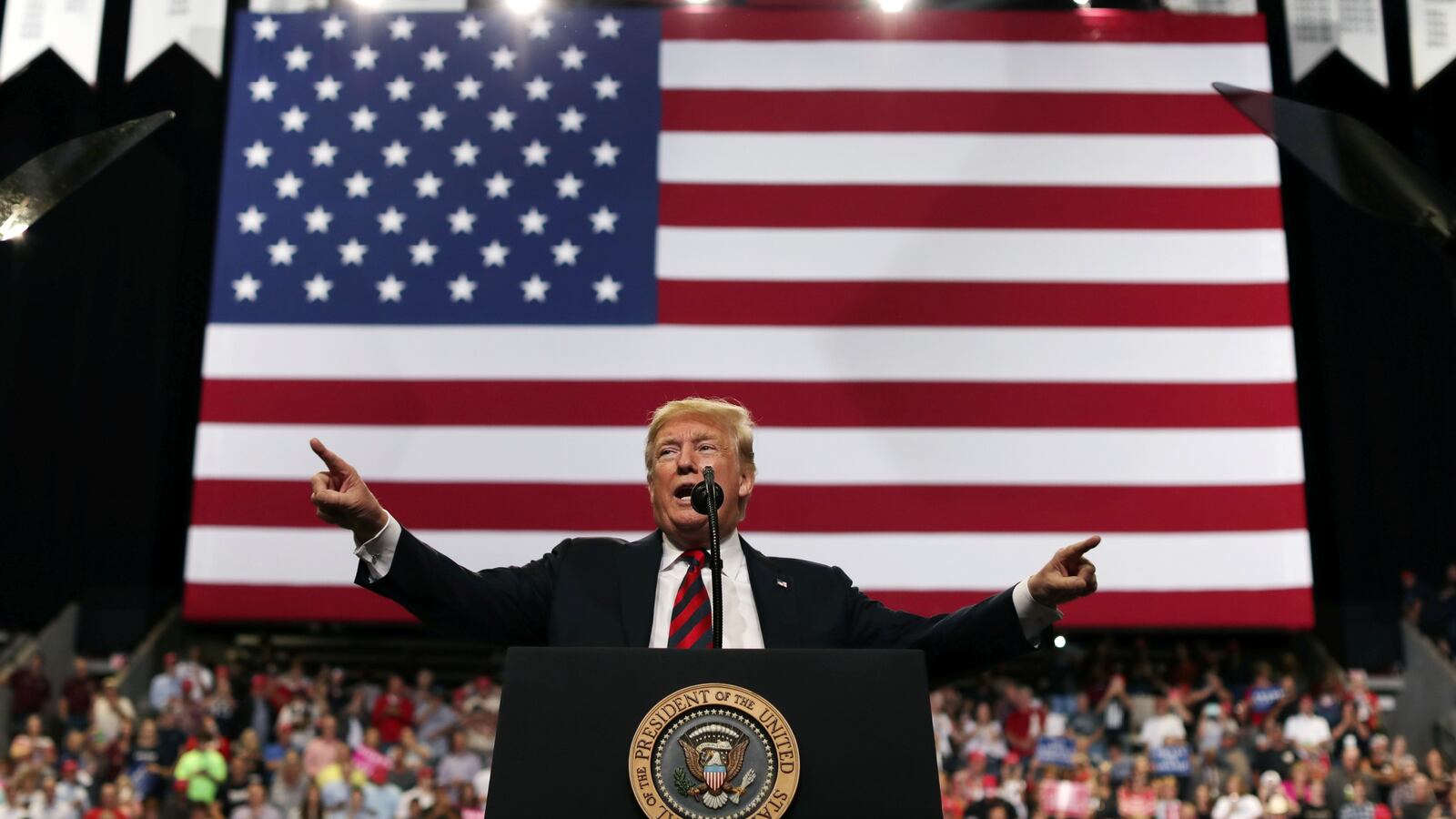 180922-trump-rally-doj-stench-cheat_kpvh3h