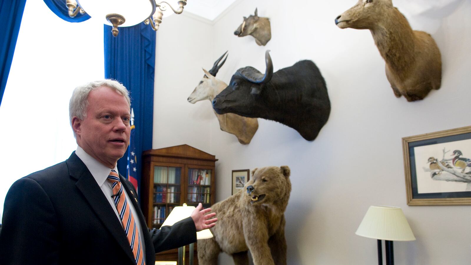 articles/2015/10/08/tea-party-brings-back-congressman-crazy-to-fire-mccarthy/151008-Resnick-Paul-Broun-tease2_fepmtd