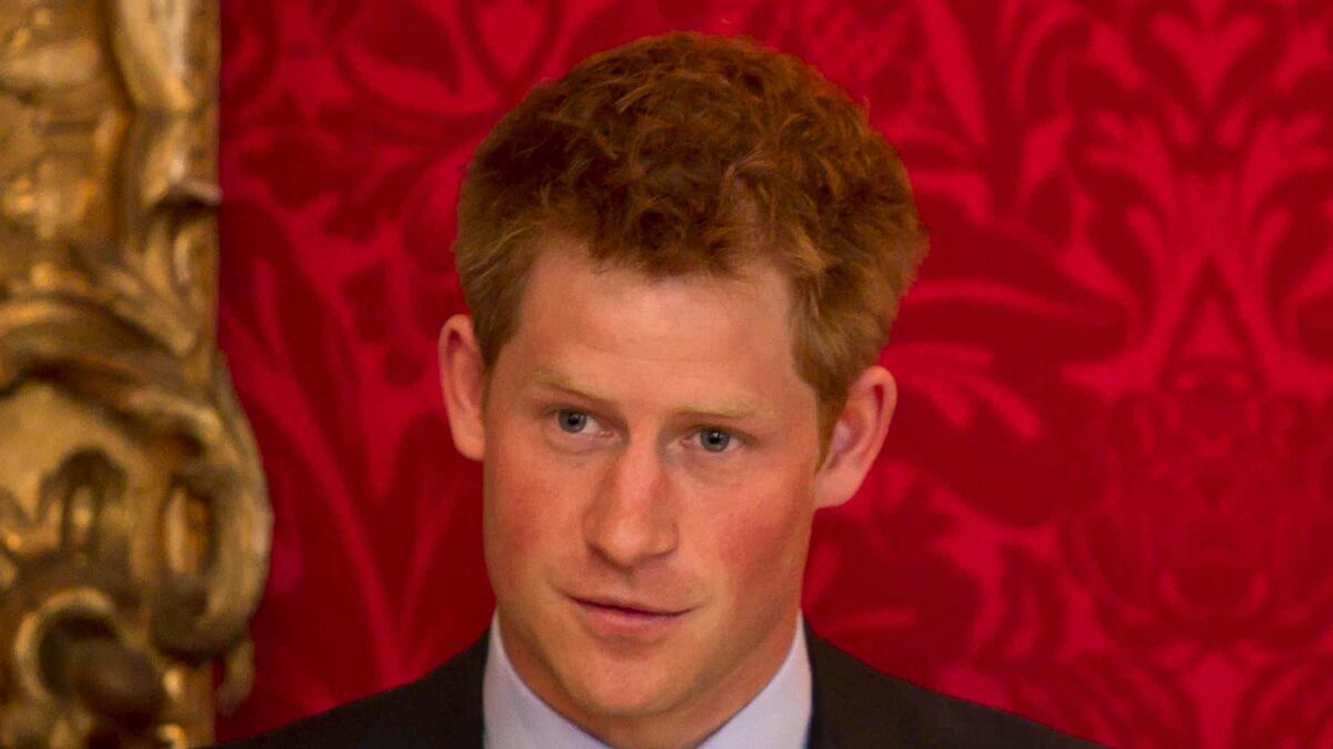 cheats/2011/11/21/prince-harry-enjoys-free-drinks/prince-harry-free-drinks-vegas-cs_nezzgc