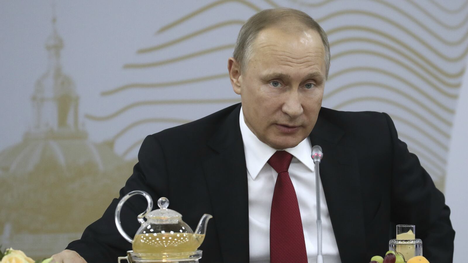 170606-russia-qatar-cheat_jsq7p3