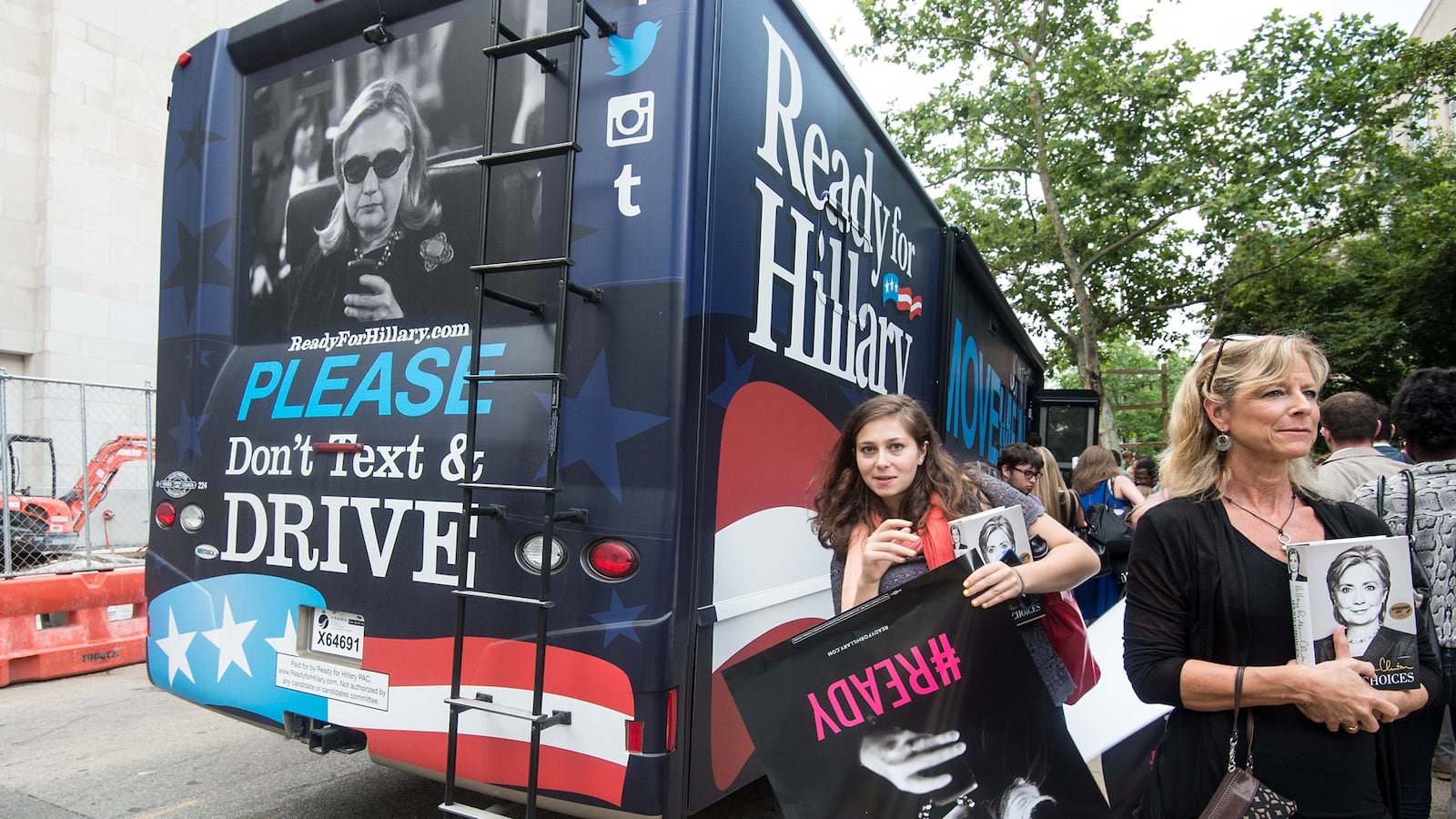 articles/2014/06/21/hillary-clinton-s-secret-iowa-campaign-cadre/140620-jacobs-hillary-tease_ud5cem