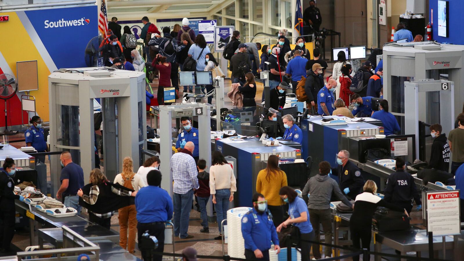 2020-11-25T031540Z_1820300297_RC23AK96C4I8_RTRMADP_3_USA-THANKSGIVING_zyqz2s