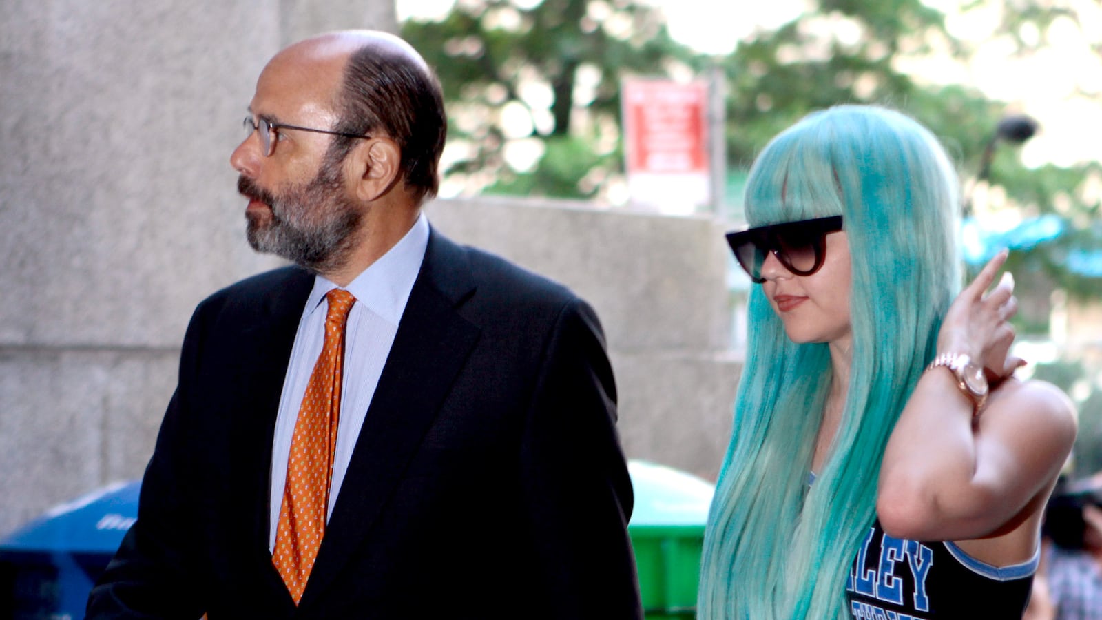 cheats/2013/07/09/amanda-bynes-wears-blue-wig/130709-amanda-bynes-blue-wig-cheat_apugto