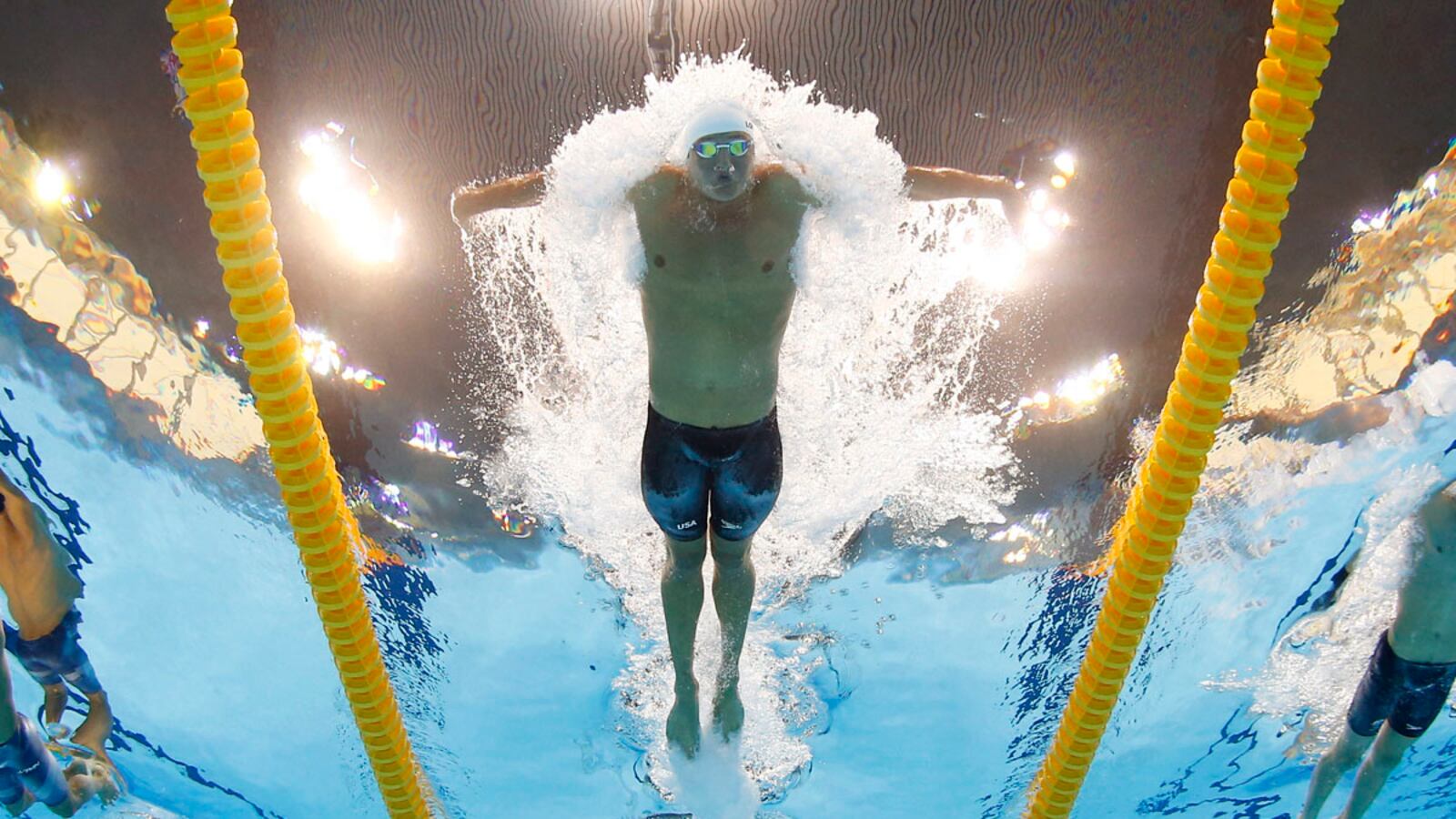 cheats/2012/07/29/lochte-leads-200m-free/ryan-lochte-leads-200m-freestyle-cheat_yjfvfo