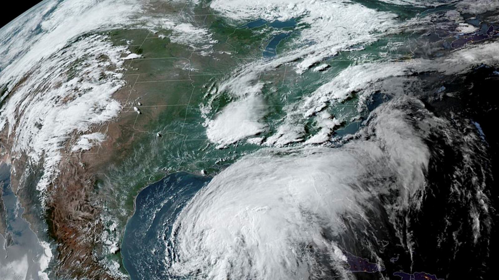2020-06-06T000000Z_750040669_RC2C3H9C8MZG_RTRMADP_3_STORM-CRISTOBAL_dfjxge