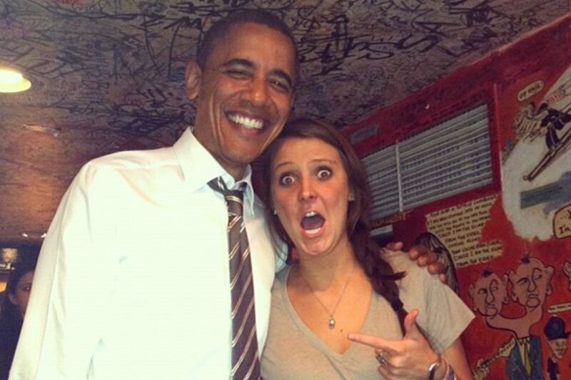 articles/2012/04/25/madalyn-starkey-dive-bar-girl-on-her-obama-photo-that-went-viral/that-girl-with-obama-tease_drohax